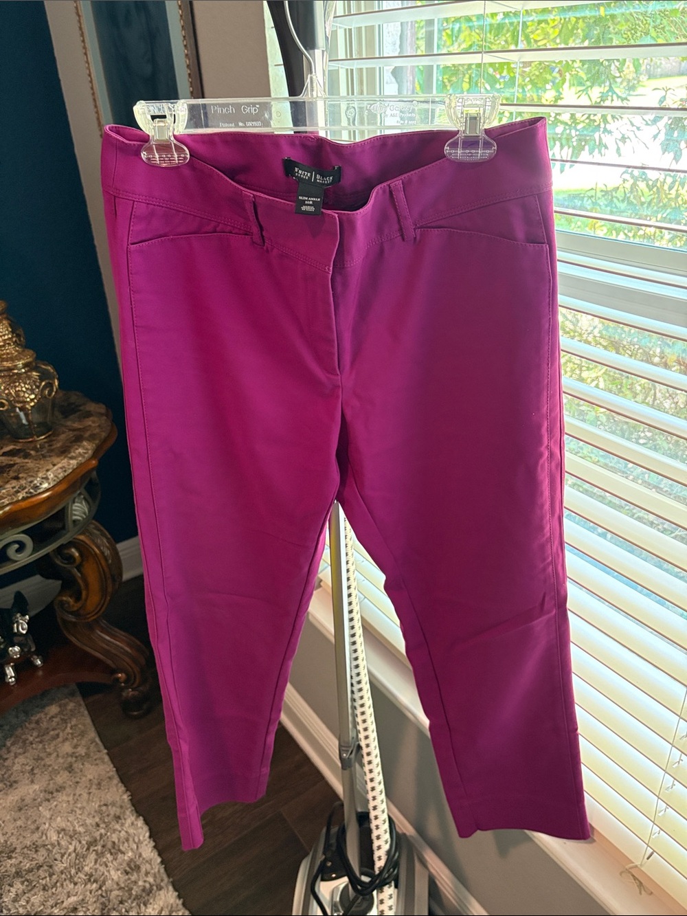 White House Black MarketBright Fuchsia Cropped Stretch Pants